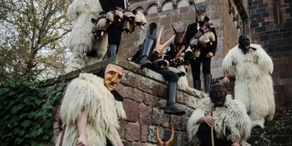 Carnevale in Sardegna: Storia, Maschere e Tradizione